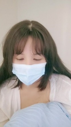 新货下海【嗯嗯小宝贝】纯情学生妹，白虎穴自慰~真的好美，乖巧邻家妹妹，胸又白又大又美 截图4
