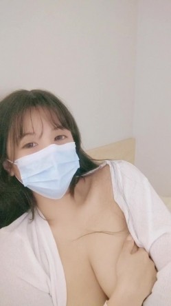 新货下海【嗯嗯小宝贝】纯情学生妹，白虎穴自慰~真的好美，乖巧邻家妹妹，胸又白又大又美 截图6
