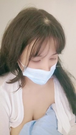 新货下海【嗯嗯小宝贝】纯情学生妹，白虎穴自慰~真的好美，乖巧邻家妹妹，胸又白又大又美 截图8