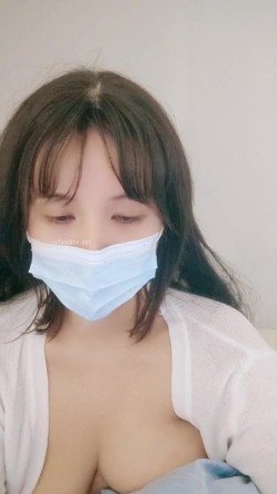 新货下海【嗯嗯小宝贝】纯情学生妹，白虎穴自慰~真的好美，乖巧邻家妹妹，胸又白又大又美 截图10