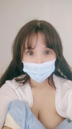 新货下海【嗯嗯小宝贝】纯情学生妹，白虎穴自慰~真的好美，乖巧邻家妹妹，胸又白又大又美 截图11