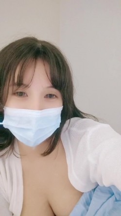 新货下海【嗯嗯小宝贝】纯情学生妹，白虎穴自慰~真的好美，乖巧邻家妹妹，胸又白又大又美 截图12