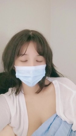 新货下海【嗯嗯小宝贝】纯情学生妹，白虎穴自慰~真的好美，乖巧邻家妹妹，胸又白又大又美 截图13