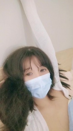 新货下海【嗯嗯小宝贝】纯情学生妹，白虎穴自慰~真的好美，乖巧邻家妹妹，胸又白又大又美 截图15
