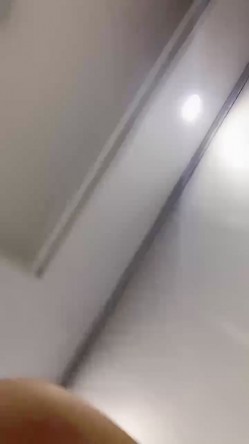 漂亮姐妹花！近期下海！双女轮流展示，包臀裙吊带黑丝，M腿震动棒抽插，低低呻吟，表情很享受 截图2