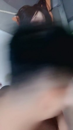 可爱虎牙短发学生妹【旺仔小乔】最新下海福利，早早辍学在家和小男友天天露脸做爱 截图13