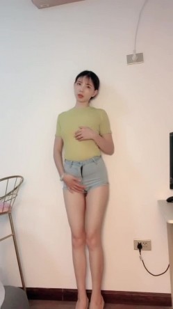 ️精品推荐 ️良家少妇『依依 』情趣制服淫语自慰合集 截图2