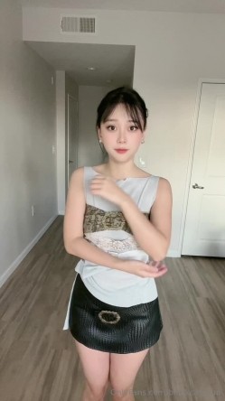 国产清纯美足M小母狗「BlackCatluna」OF露脸私拍 反差婊欲求不满自慰足交性爱多人啪啪 截图5