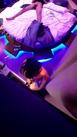电影房大圆床摄像头偷拍颜值美女穿着性感内衣和男友激情做爱呻吟刺激 截图16
