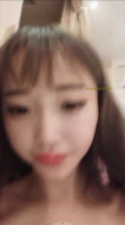 极骚的大眼萌系少女直播勾引闺蜜的四眼网瘾少年！ 截图7