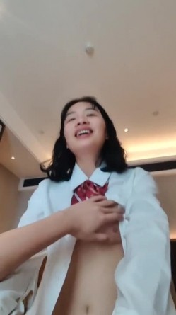 极品小情侣私拍泄密 清纯小美女主动上位骑乘，诱人小白兔晃动惹人眼，清纯淫靡并存，美乳丰臀超反差 截图12