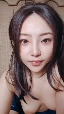 爸爸的母狗少妇全程露脸黑丝诱惑，让大哥调教玩弄，深喉口交舔菊花，无套上位激情爆草，口爆吞精精彩又刺激 截图8