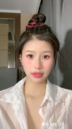 烈焰大红唇极品网红美女！热舞诱惑简直尤物！性感衬衣，翘起屁股大肥穴，搔首弄姿极度诱人 截图6