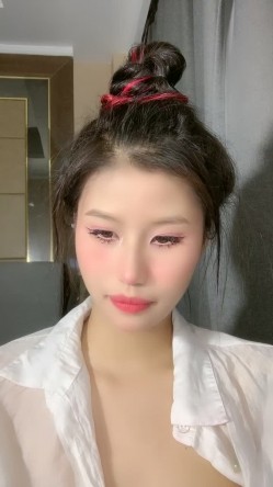 烈焰大红唇极品网红美女！热舞诱惑简直尤物！性感衬衣，翘起屁股大肥穴，搔首弄姿极度诱人 截图7