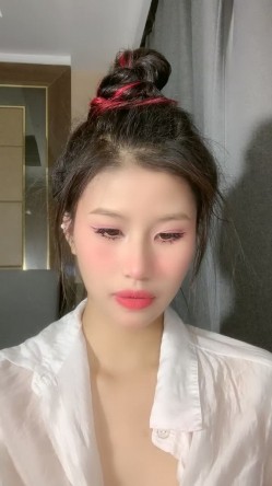 烈焰大红唇极品网红美女！热舞诱惑简直尤物！性感衬衣，翘起屁股大肥穴，搔首弄姿极度诱人 截图12