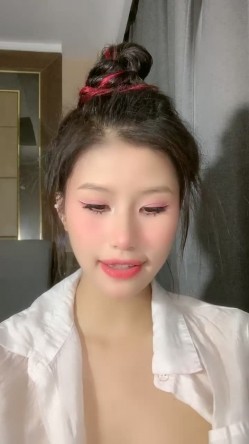 烈焰大红唇极品网红美女！热舞诱惑简直尤物！性感衬衣，翘起屁股大肥穴，搔首弄姿极度诱人 截图13