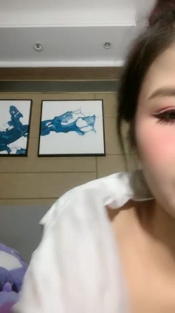 烈焰大红唇极品网红美女！热舞诱惑简直尤物！性感衬衣，翘起屁股大肥穴，搔首弄姿极度诱人 截图16