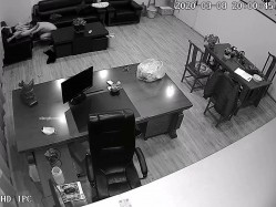 黑客破解摄像头偷拍 ️河北某摄影店女老板 年纪30左右 在公司办公室与2名男子长达两年偷情记录 截图1