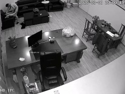 黑客破解摄像头偷拍 ️河北某摄影店女老板 年纪30左右 在公司办公室与2名男子长达两年偷情记录 截图3