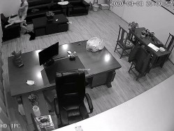 黑客破解摄像头偷拍 ️河北某摄影店女老板 年纪30左右 在公司办公室与2名男子长达两年偷情记录 截图7