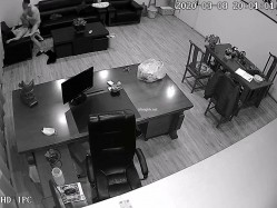 黑客破解摄像头偷拍 ️河北某摄影店女老板 年纪30左右 在公司办公室与2名男子长达两年偷情记录 截图9