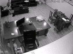 黑客破解摄像头偷拍 ️河北某摄影店女老板 年纪30左右 在公司办公室与2名男子长达两年偷情记录 截图10