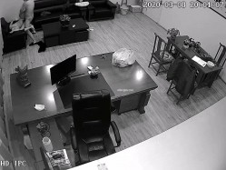 黑客破解摄像头偷拍 ️河北某摄影店女老板 年纪30左右 在公司办公室与2名男子长达两年偷情记录 截图12