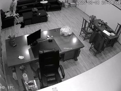 黑客破解摄像头偷拍 ️河北某摄影店女老板 年纪30左右 在公司办公室与2名男子长达两年偷情记录 截图13