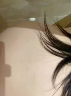 【反差白富美 ️女神流出】酒店约炮极品反差女神 白皙性感蜂腰蜜桃臀 外人眼中的女神 嘴里一只喊着动作大一点 截图13