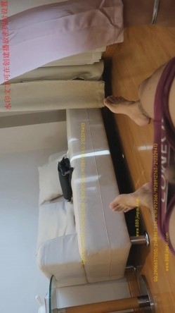 最新破解学院私拍 ️高冷气质极品美少妇欠网贷下海酒店大尺度丝袜高跟换装被摄影师拇指奸穴 截图16