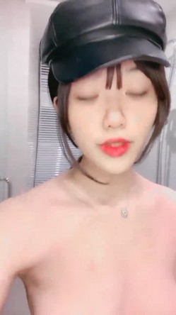 【热门人气女神下海 ️楚妹】明星级颜值抖音风性感裸舞~好美！洗澡搓泡泡 ️花洒冲击奶子极致诱惑！ 截图2