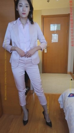 最新破解学院私拍 ️极品身材高颜值大学生美女各种制服旗袍换装和摄影师互撸被假鸡巴插到表情销魂 截图4