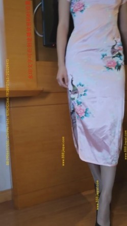 最新破解学院私拍 ️极品身材高颜值大学生美女各种制服旗袍换装和摄影师互撸被假鸡巴插到表情销魂 截图7
