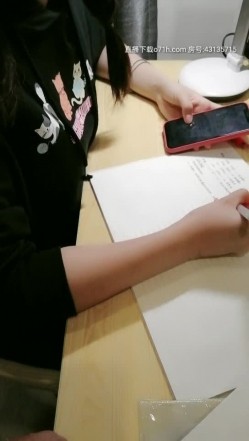 【大叔淦学妹】 约在校大三美女啪啪打炮 正在写作业呢拉过来脱衣开操 无套爆操极品漂亮美穴 翘丰臀后入感觉超刺激 高清源码录制 截图1