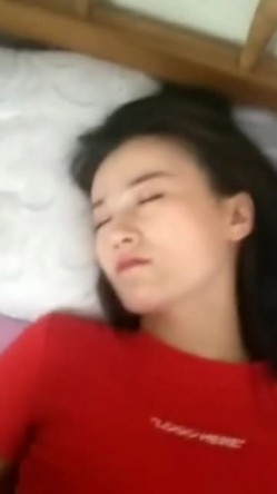 良家少妇，约出来玩耍，明明身体很渴望要，但就是能忍，闭着眼睛，想让我强奸你是吧！ 截图12