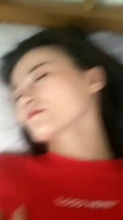 良家少妇，约出来玩耍，明明身体很渴望要，但就是能忍，闭着眼睛，想让我强奸你是吧！ 截图15