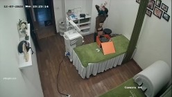 新流出 ️【破解摄像头】 ️美容院高质量少妇小姐姐全身刮毛 截图9