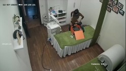 新流出 ️【破解摄像头】 ️美容院高质量少妇小姐姐全身刮毛 截图16