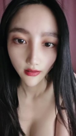 长发高颜值妹子，脱光光傲人身材，热舞搔首弄姿张开腿白虎干净穴撅起屁股 截图1