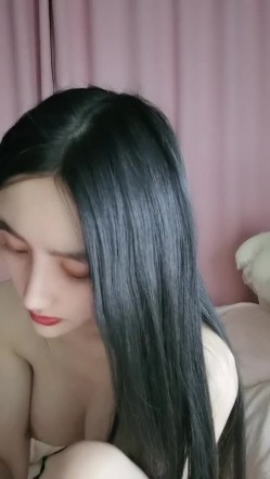 长发高颜值妹子，脱光光傲人身材，热舞搔首弄姿张开腿白虎干净穴撅起屁股 截图6
