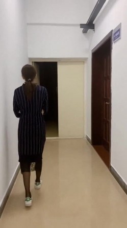 你的女神有钱人的母狗！美院模特级别身材拜金高颜气质美女被大屌富二代 截图2