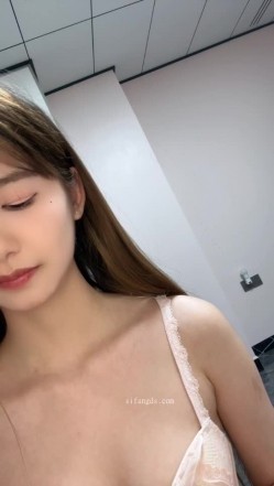重磅~新尤物女神降临！~颜值身材秒杀一切网红明星，尺度全开翘臀扣穴自摸发骚【弯莞】翘臀扣穴 截图7