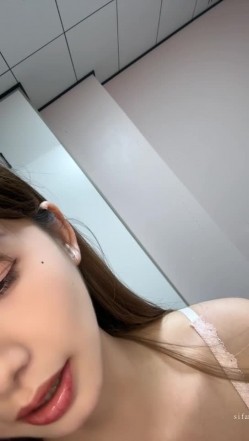 重磅~新尤物女神降临！~颜值身材秒杀一切网红明星，尺度全开翘臀扣穴自摸发骚【弯莞】翘臀扣穴 截图9