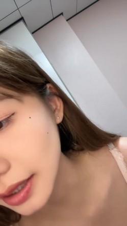 重磅~新尤物女神降临！~颜值身材秒杀一切网红明星，尺度全开翘臀扣穴自摸发骚【弯莞】翘臀扣穴 截图16