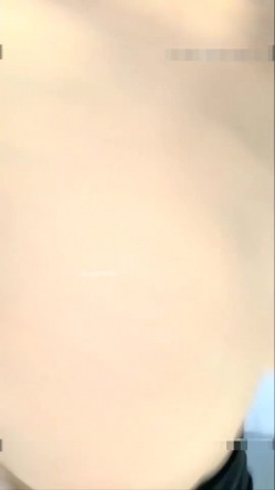 这么漂亮的御姐 在路边直接勾引了一个路人 话说她的腿真美 搭配黑丝短裙OL 小哥太不争气了 插进去秒射啊 截图1