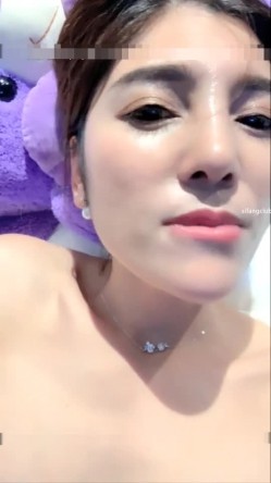 这么漂亮的御姐 在路边直接勾引了一个路人 话说她的腿真美 搭配黑丝短裙OL 小哥太不争气了 插进去秒射啊 截图6