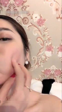 这么漂亮的御姐 在路边直接勾引了一个路人 话说她的腿真美 搭配黑丝短裙OL 小哥太不争气了 插进去秒射啊 截图16