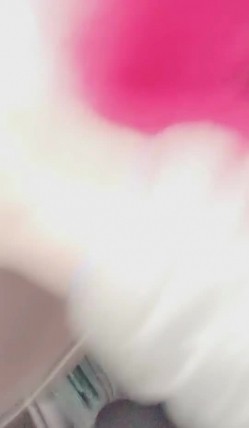 性感少妇穿着开裆黑丝勾搭网约车司机到郊野公园车震野战 截图11