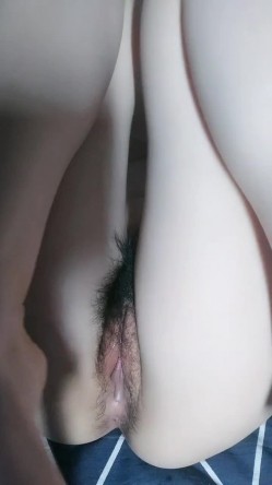小妹没烦恼，全程露脸看着就好骚，小嘴舔弄假鸡巴好诱人，道具疯狂抽插蹂躏骚穴，呻吟可射表情好骚不要错过 截图10