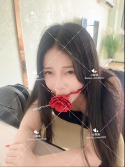 《顶级 重磅 极品反差》露脸才是王道！推特23岁深圳母狗【小梨涡】私拍 饭店抠逼商场露出啪啪调教公子哥的泄欲工具 截图15